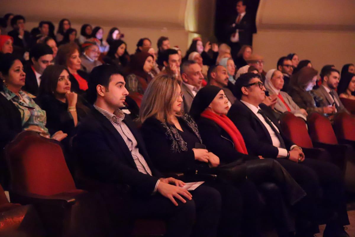 بحضور رئيس الأوبرا وقنصل تركيا فى الأسكندرية :     رحلة لفرقة الأوبرا فى أغانى الكريسماس العالمية 